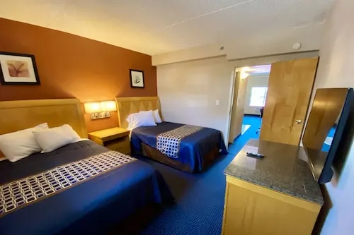 Breeze Inn & Suites