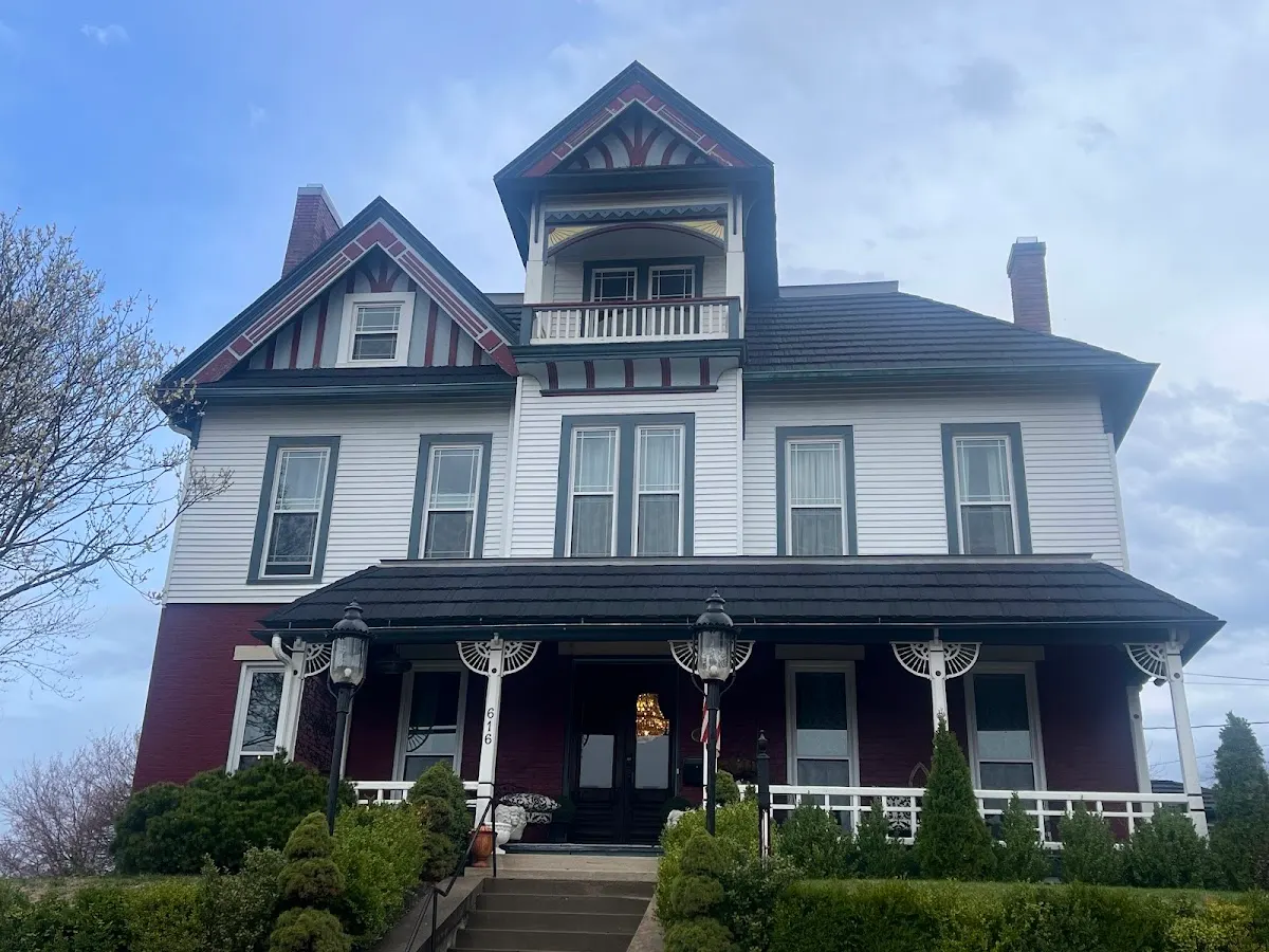 Evans' Holly Grove Inn