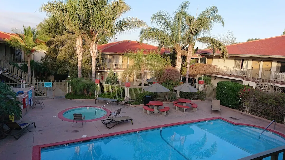 California Suites Hotel