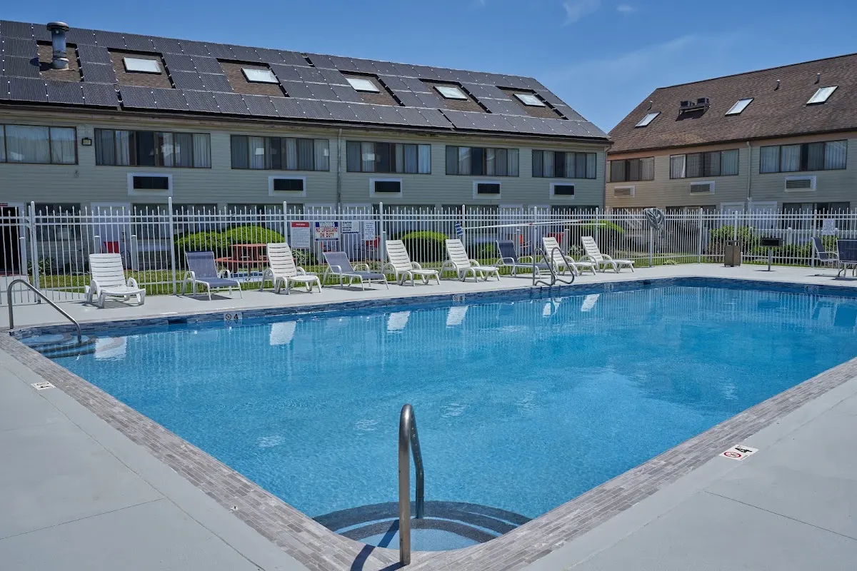 Admiralty Inn & Suites by The Red Collection