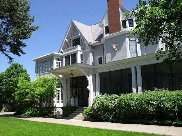 Alexander Mansion Historic B&B