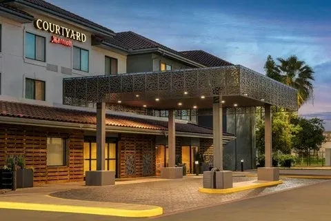 Courtyard by Marriott Houston Rice University