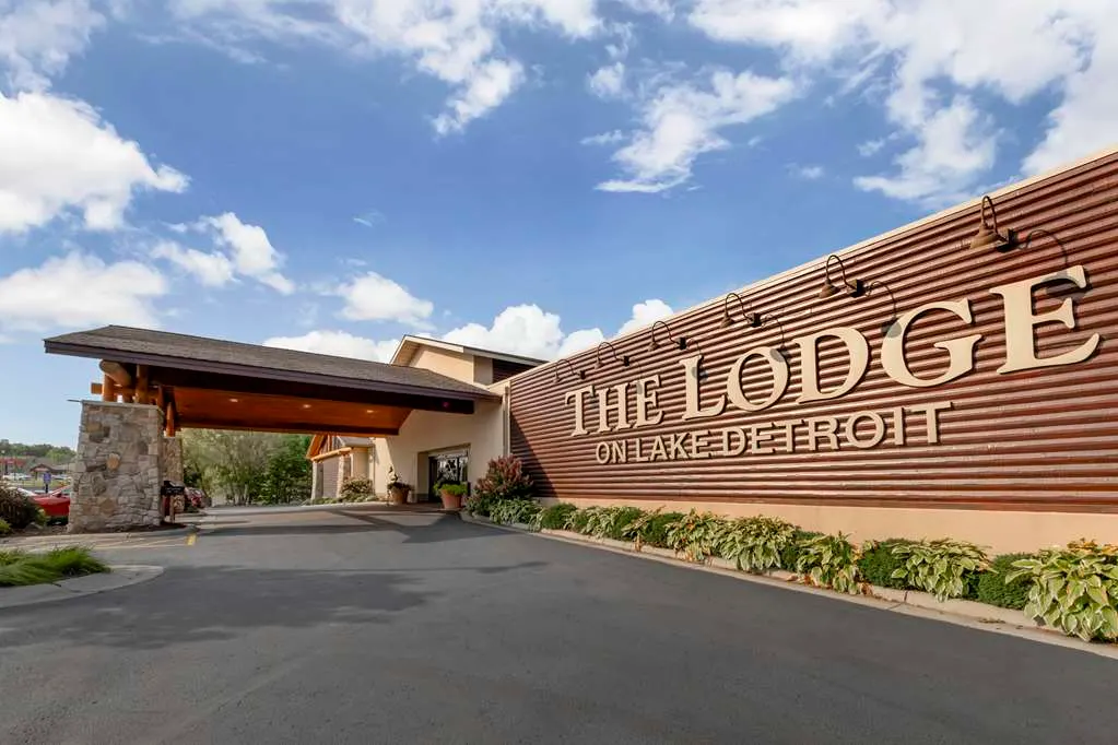 Best Western Premier The Lodge on Lake Detroit