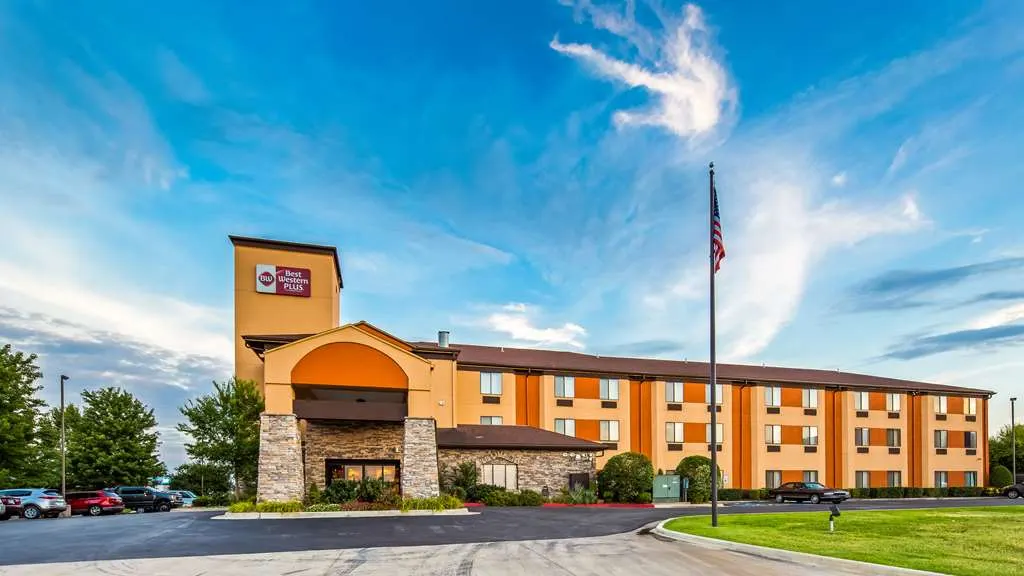 Best Western Plus Woodland Hills Hotel & Suites