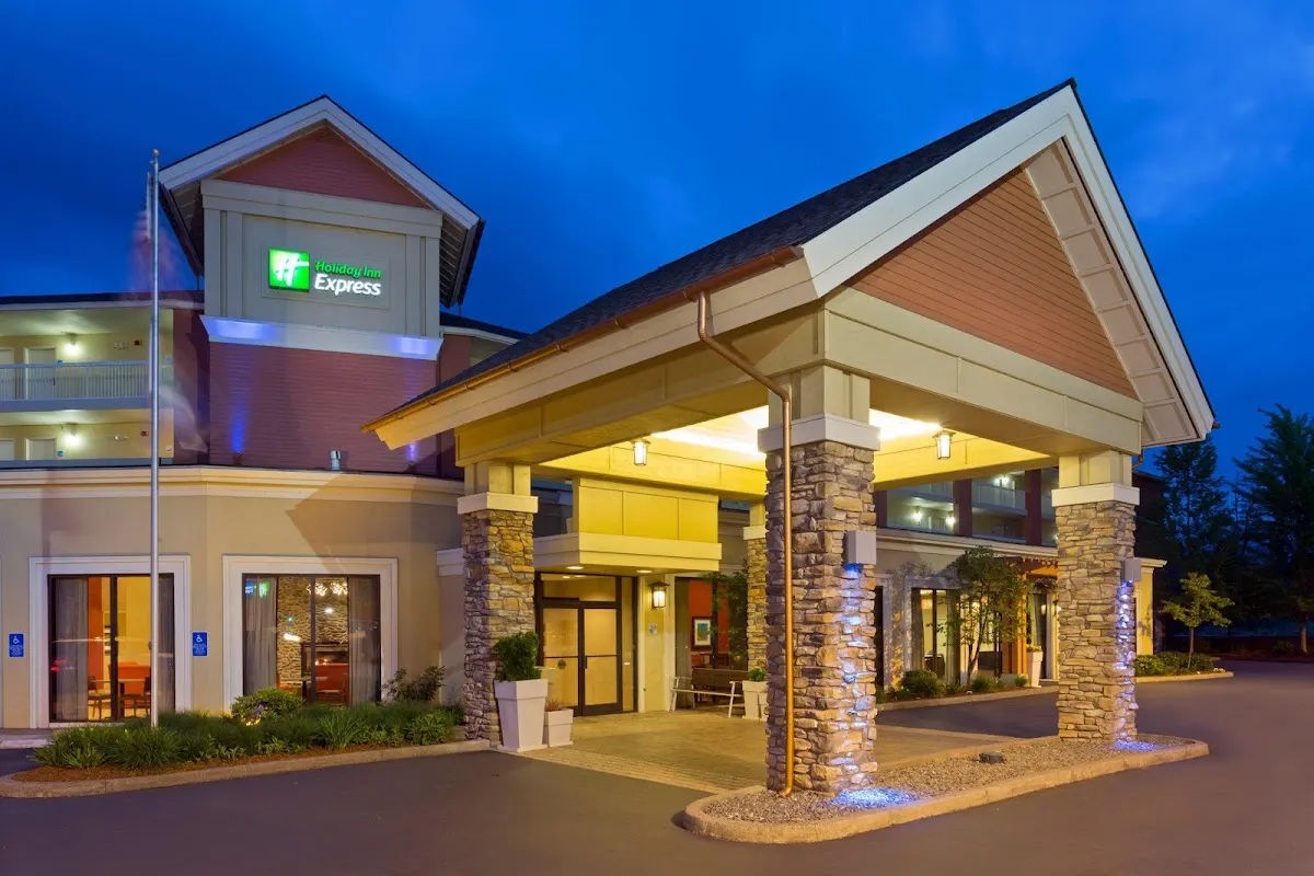 Holiday Inn Express and Suites Roseburg North