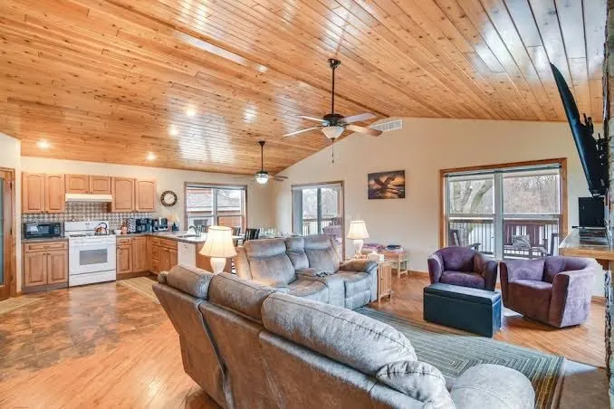 6 Mi to Dtwn Pella: Riverfront Cabin w/ Game Room!