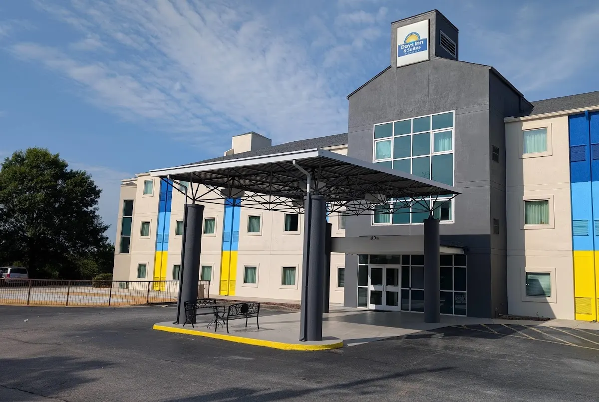 Days Inn & Suites by Wyndham Augusta Near Fort Eisenhower