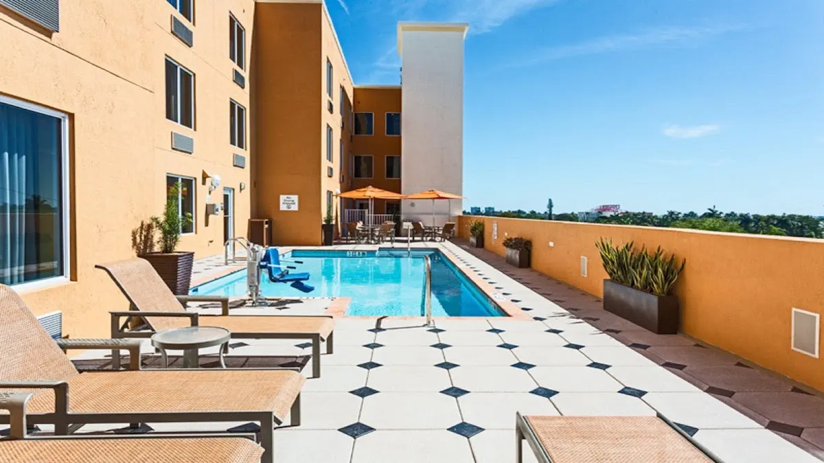 Holiday Inn Express & Suites Fort Lauderdale Airport South by IHG