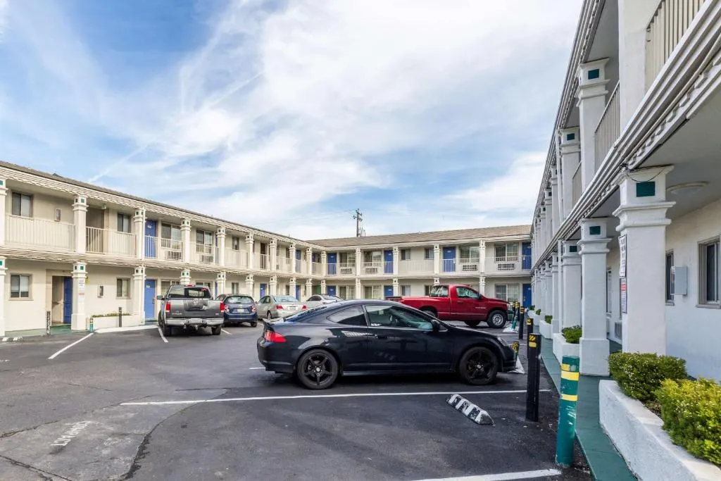 Bermuda Palms Hotel