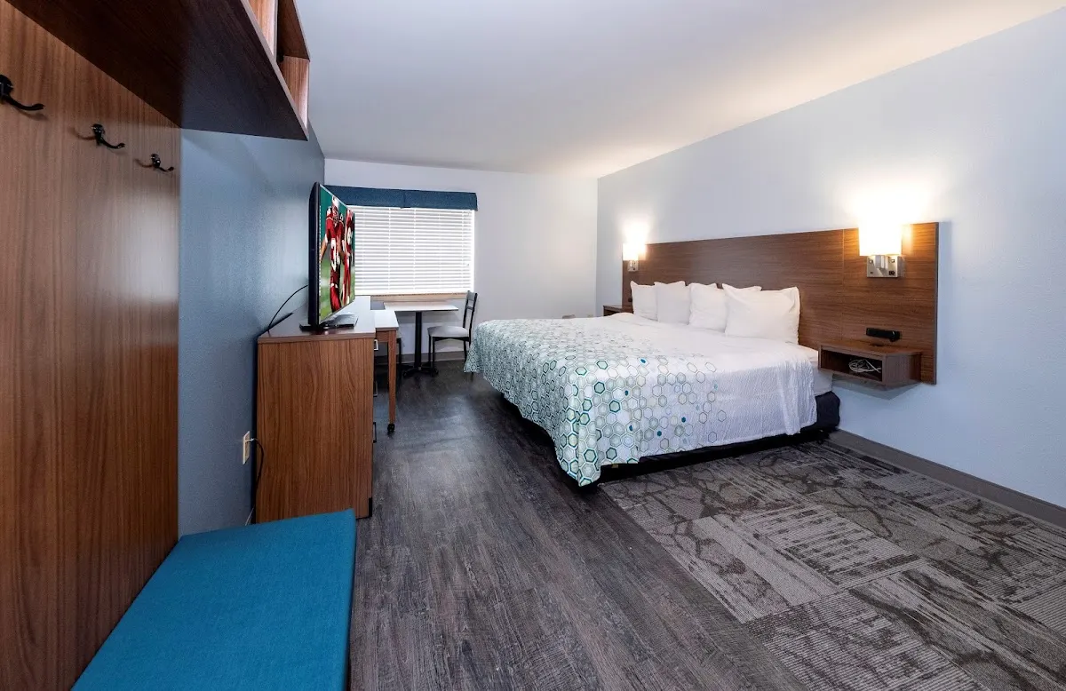 HomeTowne Studios Wilmington – New Castle