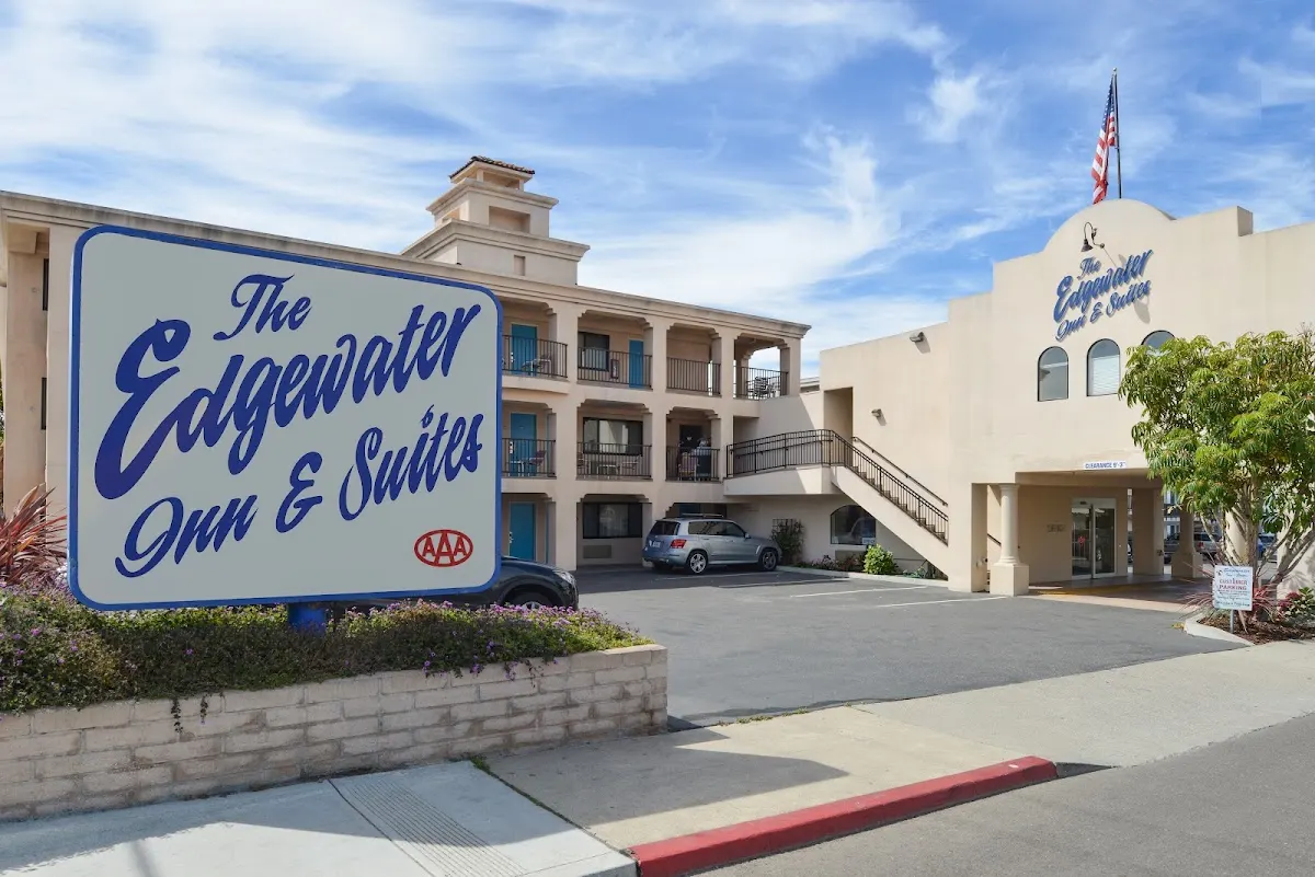 Edgewater Inn & Suites