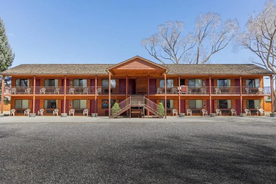 Chuckwagon Lodge and General Store