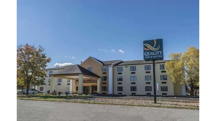 Quality Inn & Suites Pittsburgh Harmarville