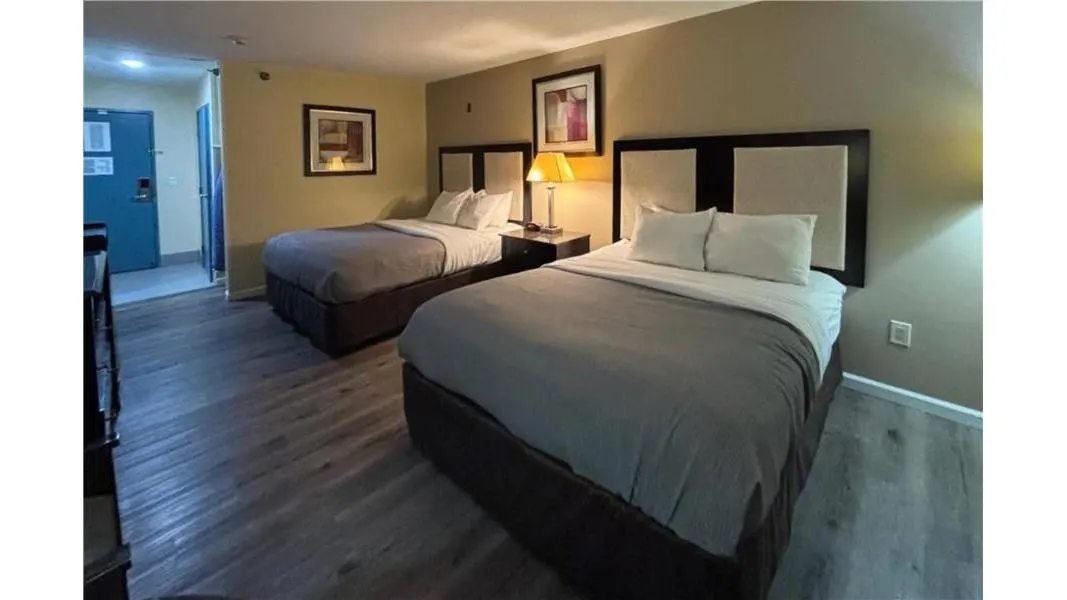 Quality Inn & Suites Woodstock near Lake Geneva