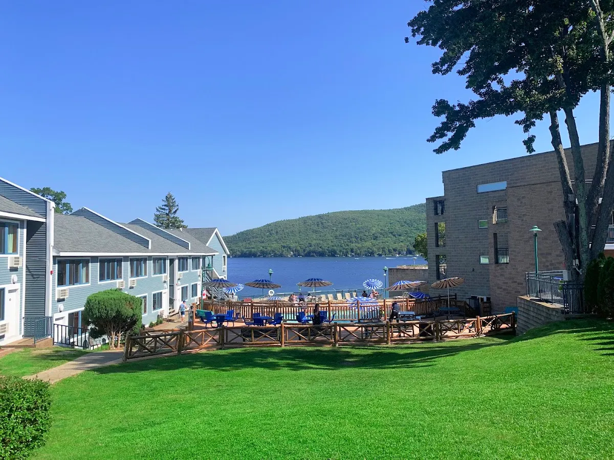 Surfside On The Lake Hotel & Suites