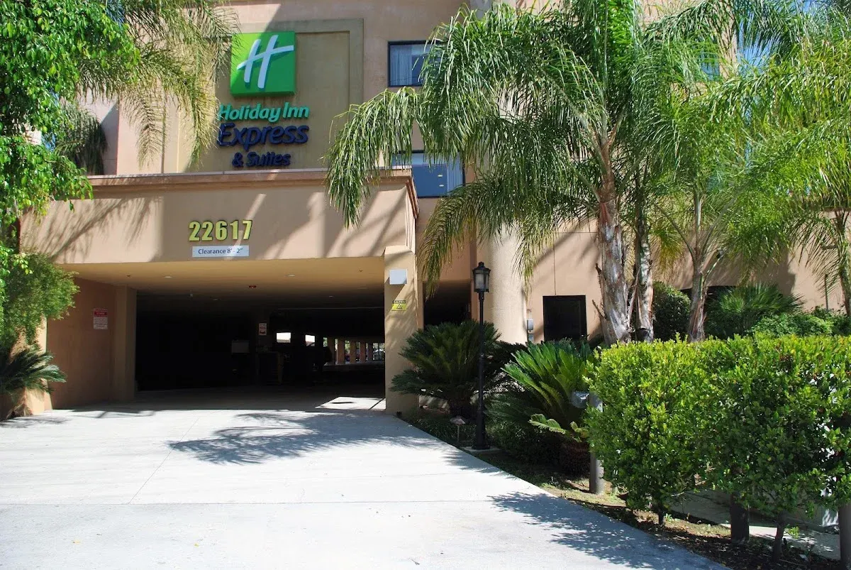 Holiday Inn Express & Suites Woodland Hills by IHG