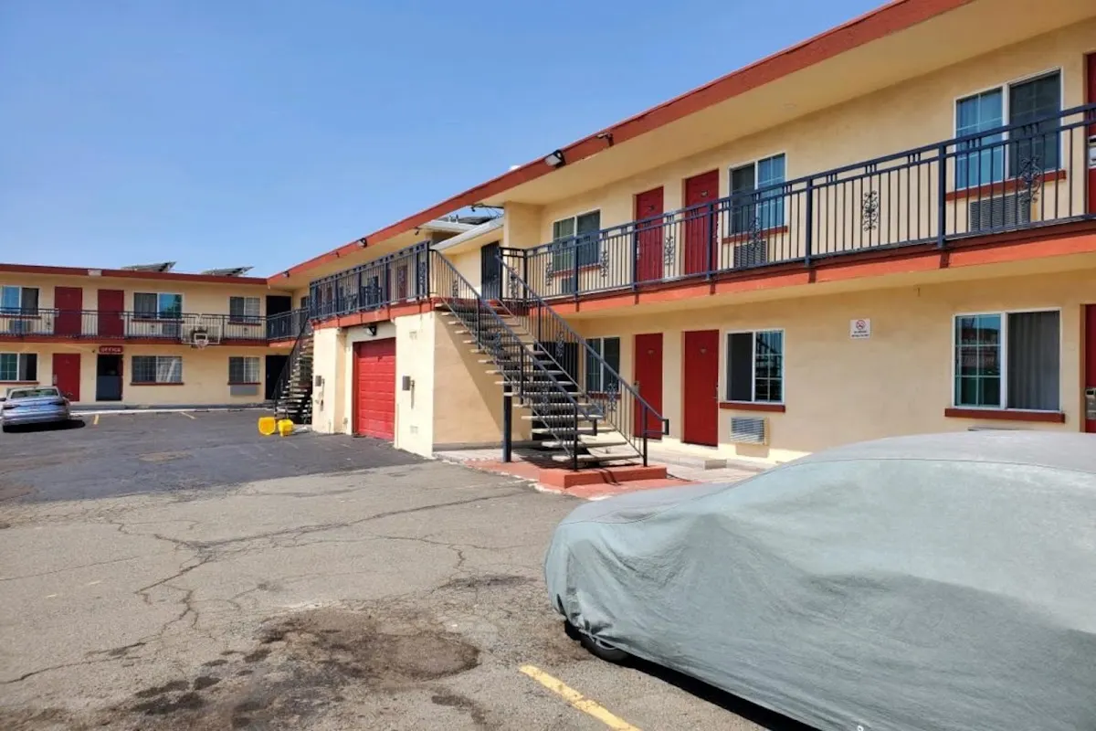Premier Inn & Suites