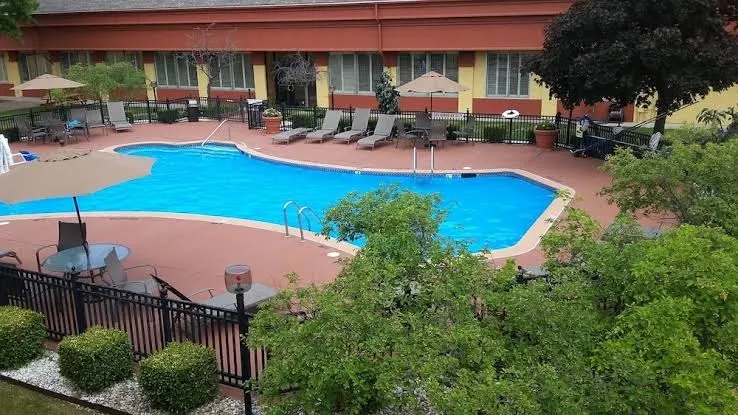 Clarion Hotel Detroit Metro Airport