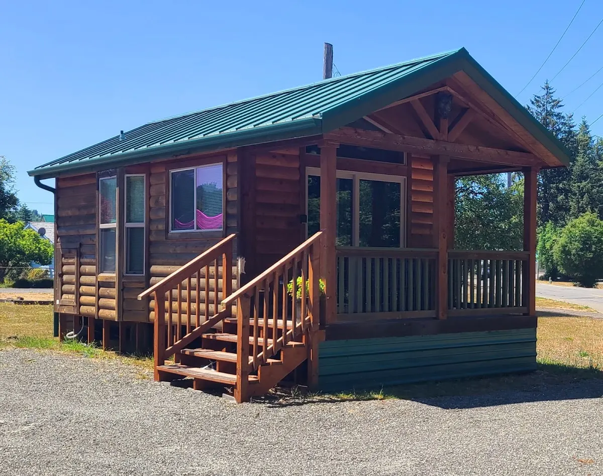 The Bogi Bear Inn & The Sol Duc Bear Inn