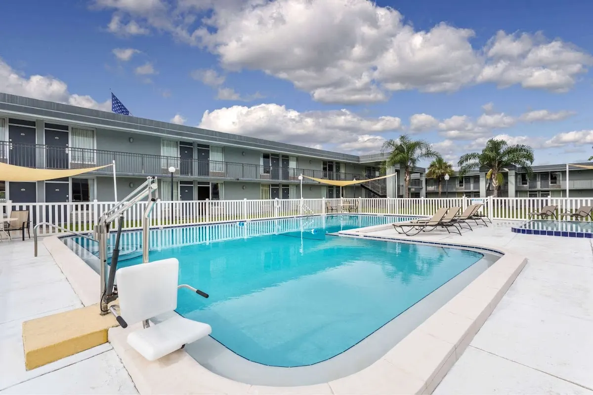 Super 8 by Wyndham Ocala I-75