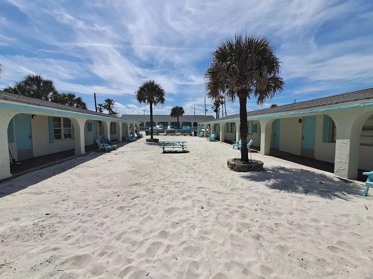 Sea Vista Motel & Tiki Bar