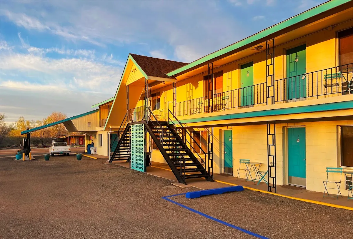 Roadrunner Lodge Motel