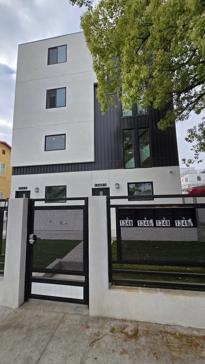Stylish & Cozy Retreat Near USC & Downtown LA