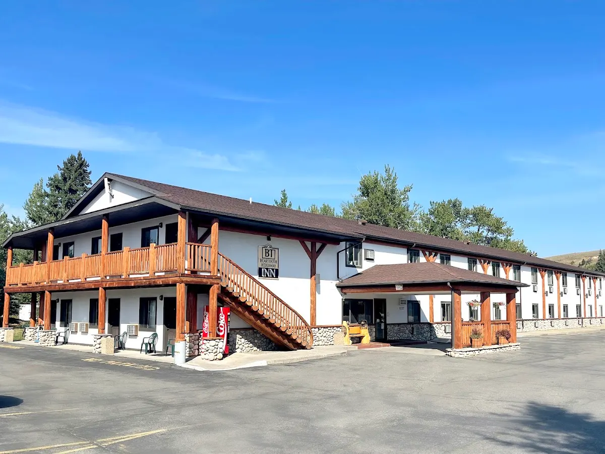 Beartooth Hideaway Inn & Cabins