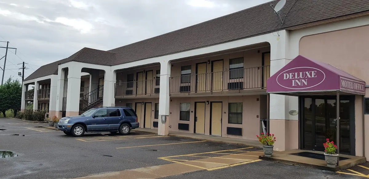 Deluxe Inn