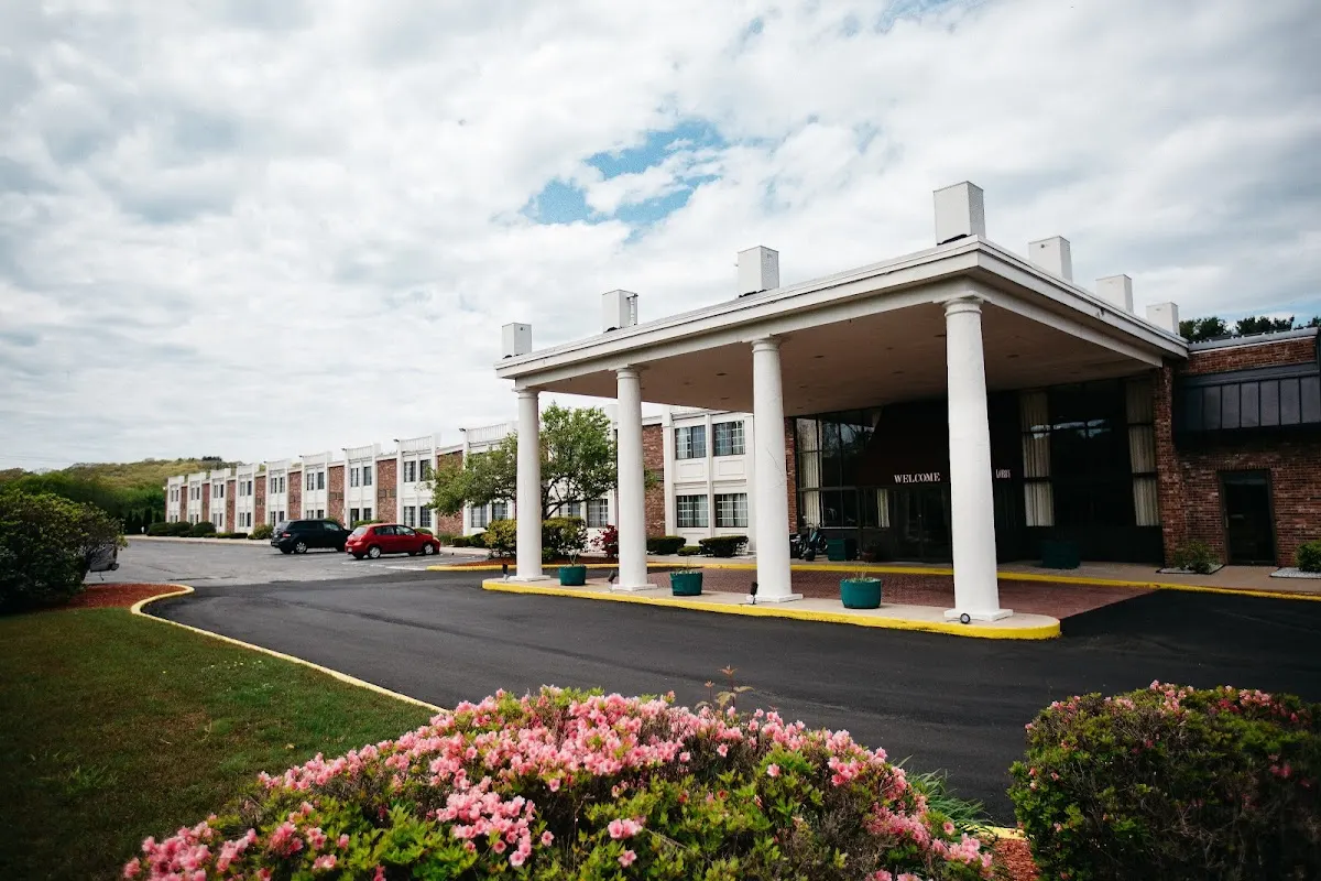 Mystic River Hotel & Suites