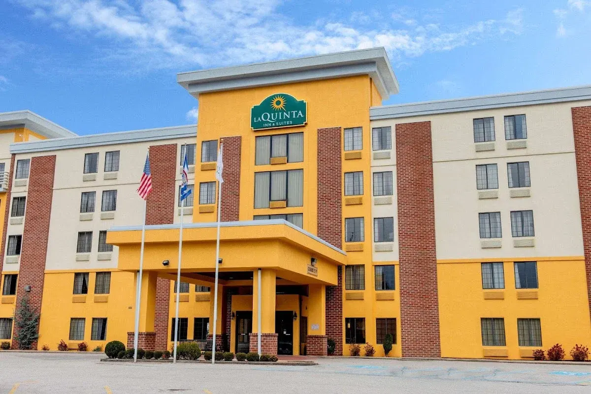 La Quinta Inn & Suites by Wyndham Elkview - Charleston NE