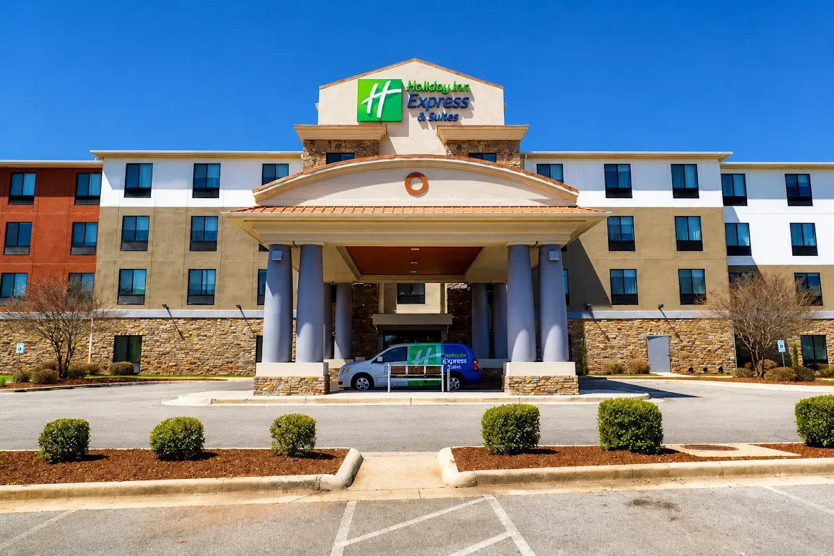 Holiday Inn Express & Suites Huntsville Airport by IHG