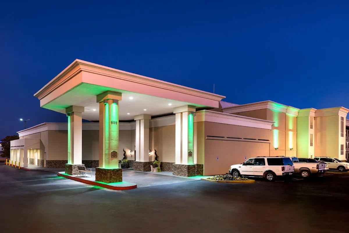 Holiday Inn & Suites Oklahoma City North by IHG
