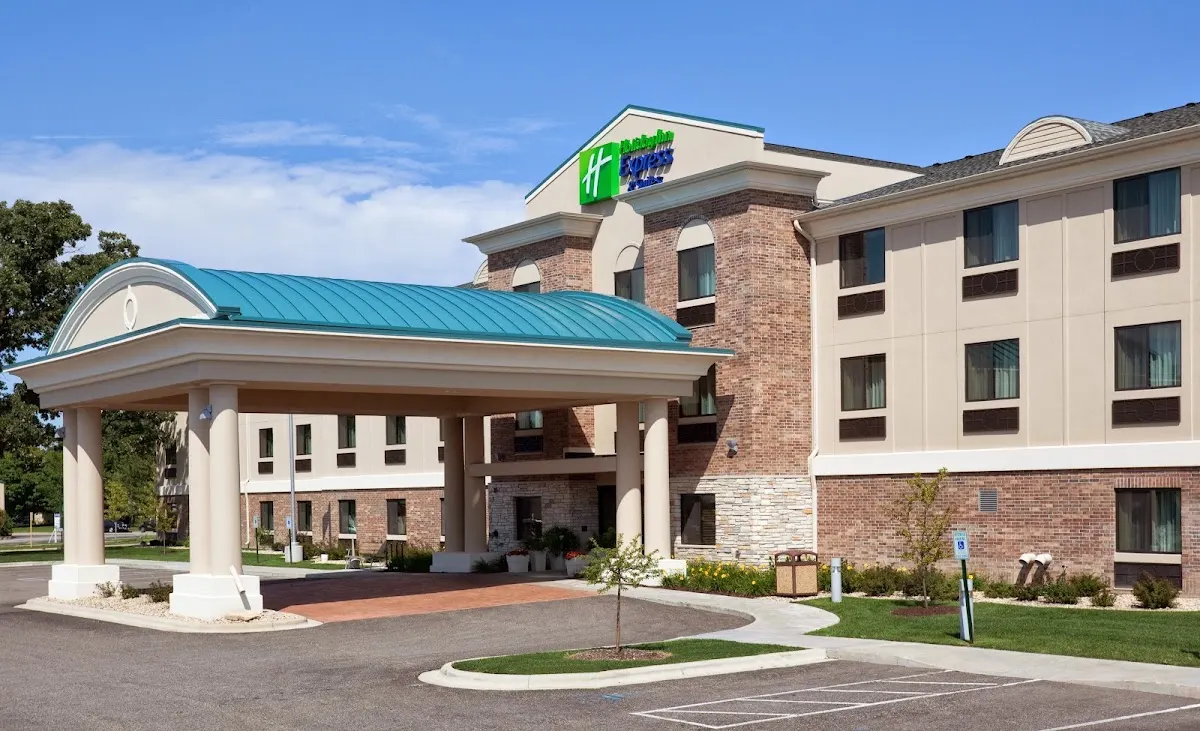 Holiday Inn Express & Suites Madison - Verona by IHG