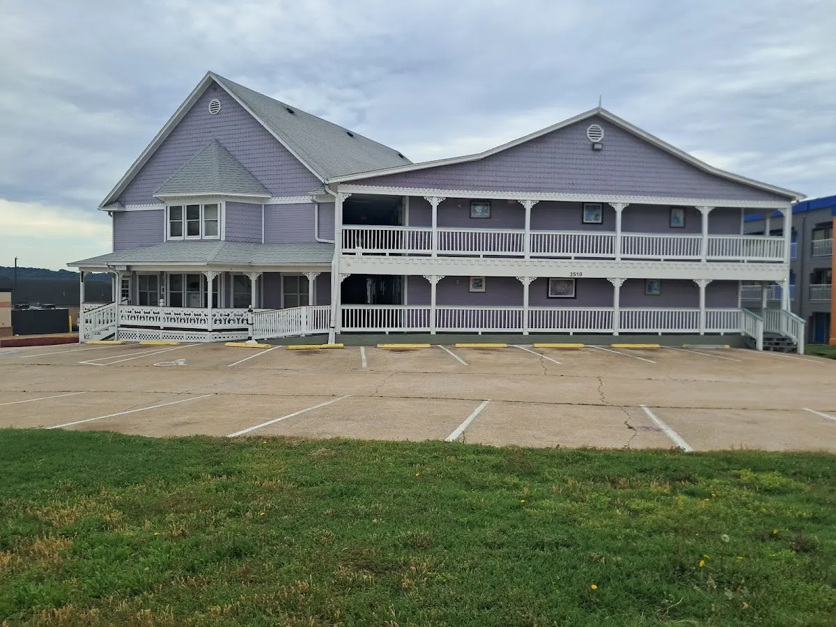 Xpress Inn & Suites