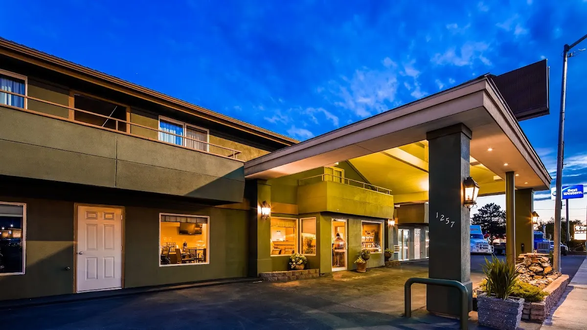 RiverTree Inn