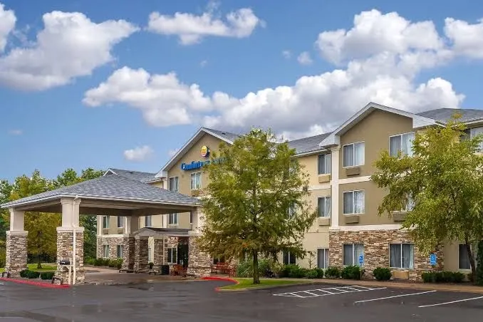 Comfort Inn & Suites Pittsburg KS