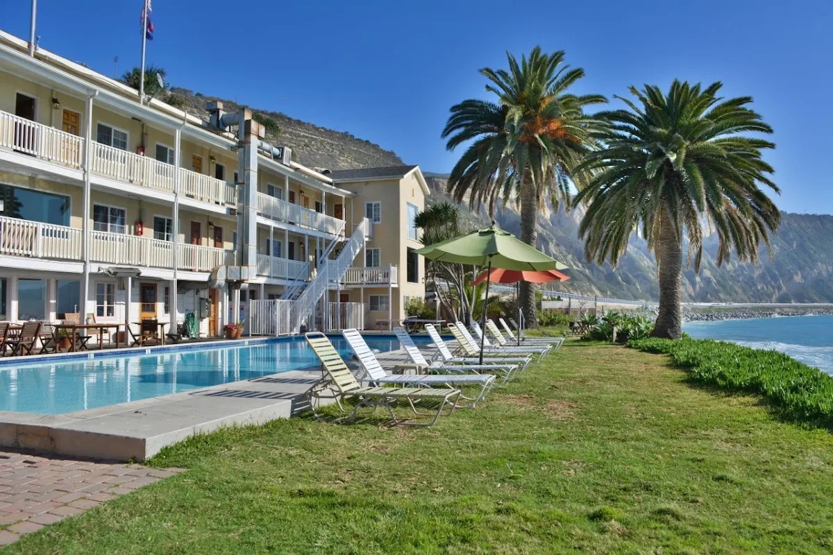Cliff House Inn On the Ocean