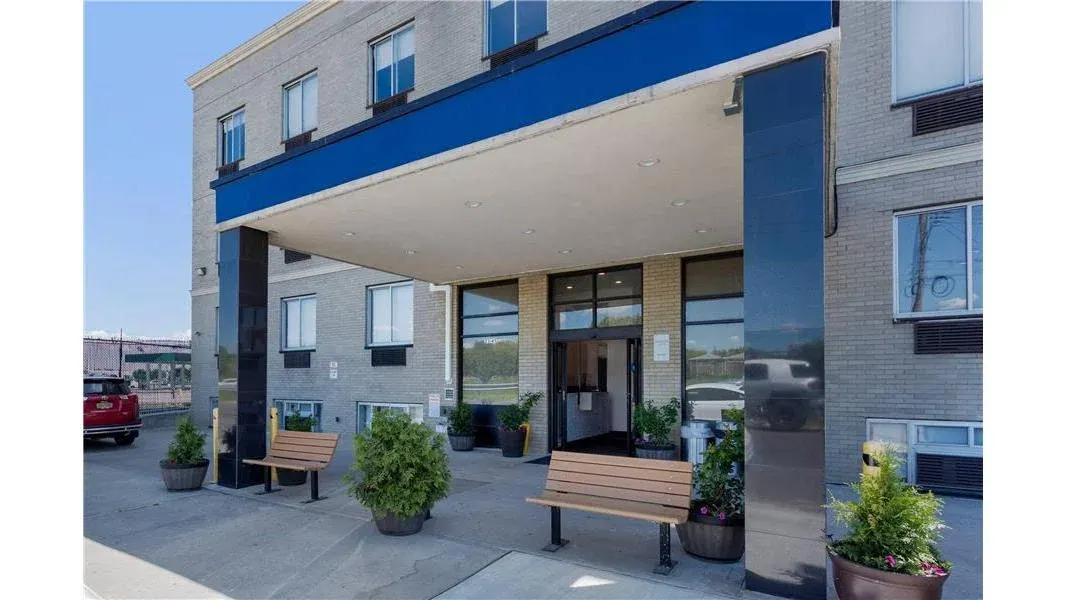 Avion Inn Near LGA Airport, an Ascend Collection Hotel