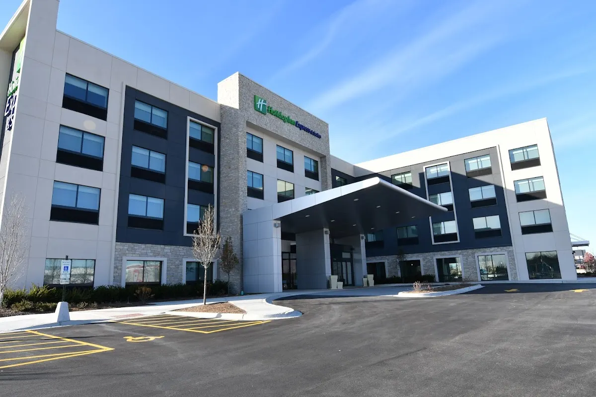 Holiday Inn Express & Suites Romeoville - Joliet North by IHG
