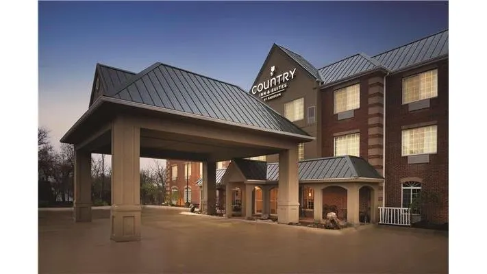 Country Inn & Suites by Radisson, Valparaiso, IN