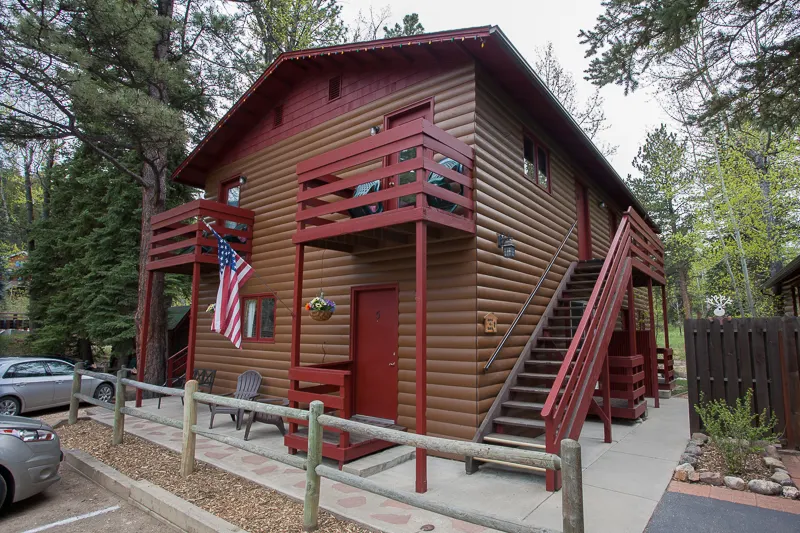 Swiftcurrent Lodge