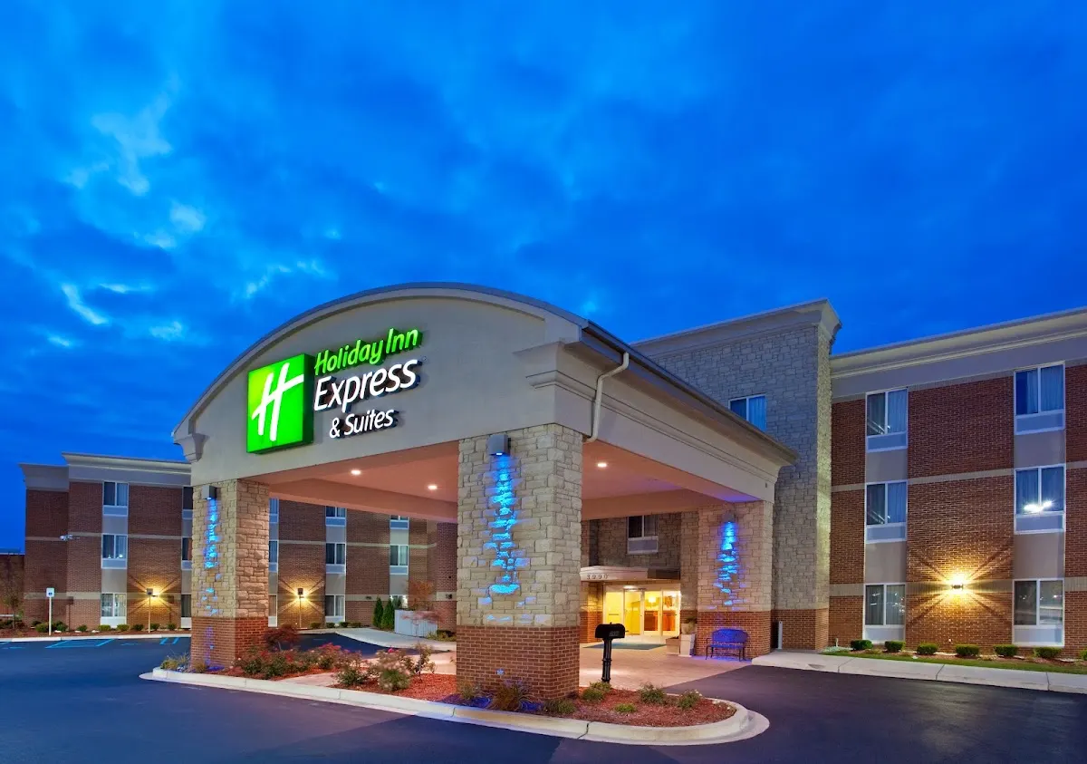 Holiday Inn Express & Suites Auburn Hills, an IHG Hotel