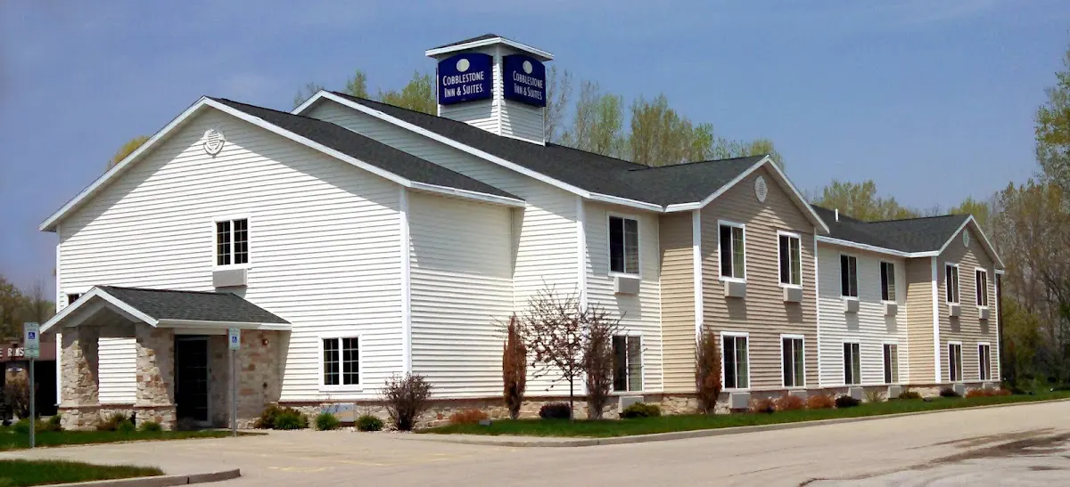 Cobblestone Inn & Suites - Brillion