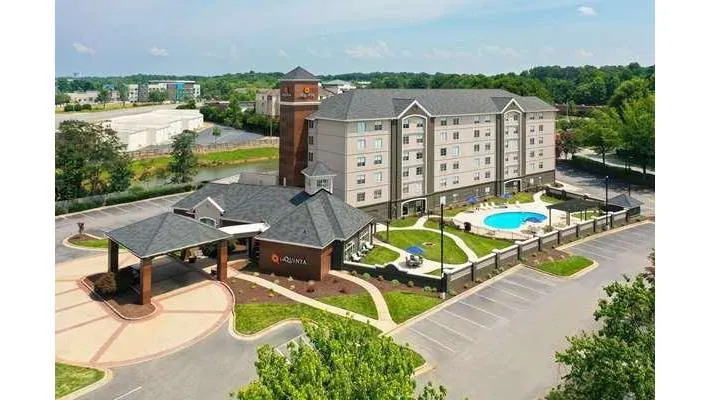 La Quinta Inn & Suites by Wyndham Greensboro - Highpoint