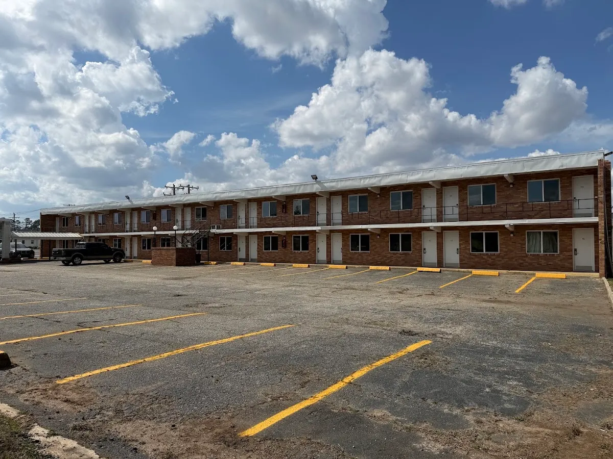 Deluxe Inn