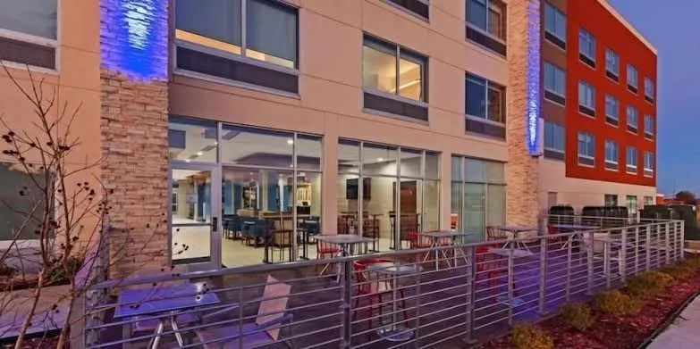 Holiday Inn Express & Suites Tulsa West - Sand Springs, an IHG Hotel