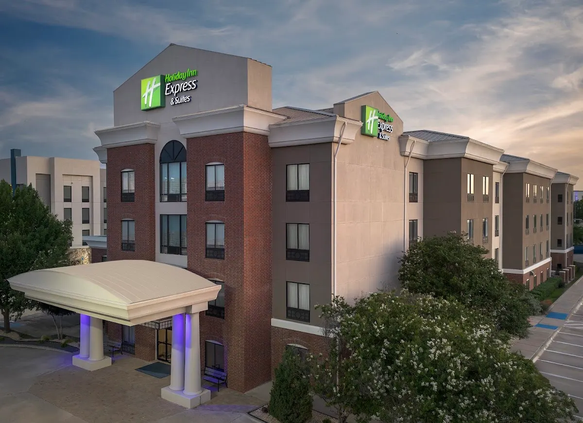 Holiday Inn Express & Suites DFW West - Hurst