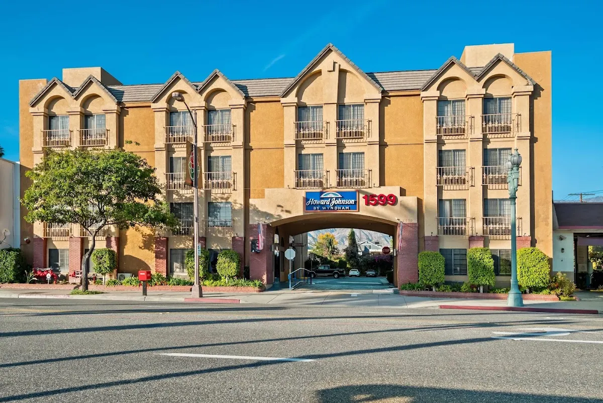 Howard Johnson by Wyndham Pasadena