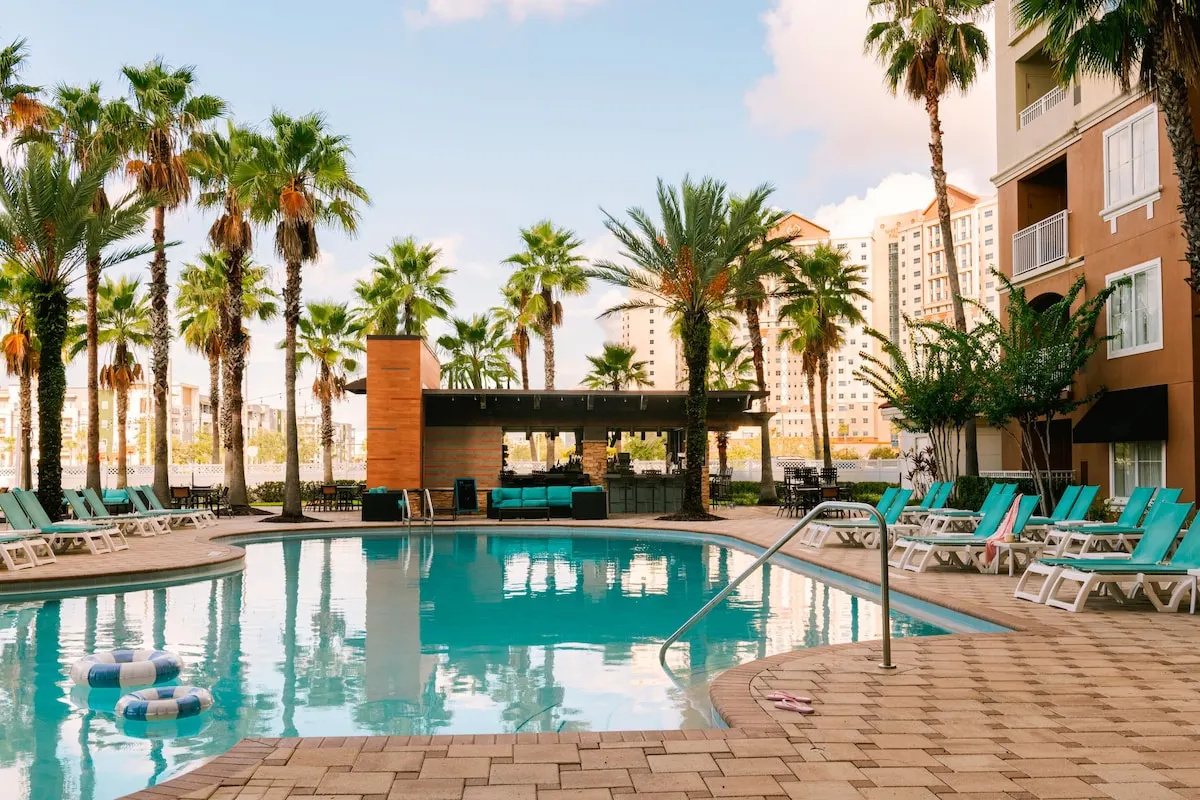 The Point Hotel & Suites